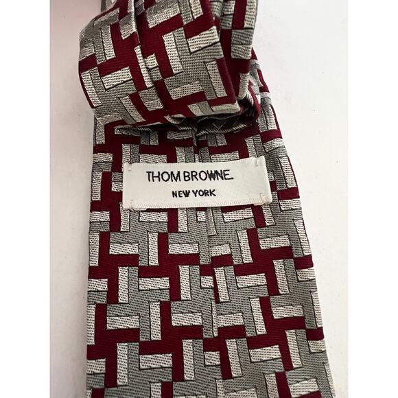 Thom Browne Men's 100% Silk Geometric Burgundy Gray Pointed Tie Classic One Size - Picture 4 of 7